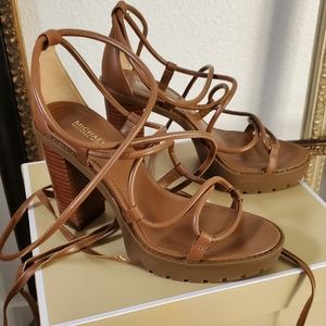MICHAEL MICHAEL KORS Vero Leather Platform Sandal in luggage
